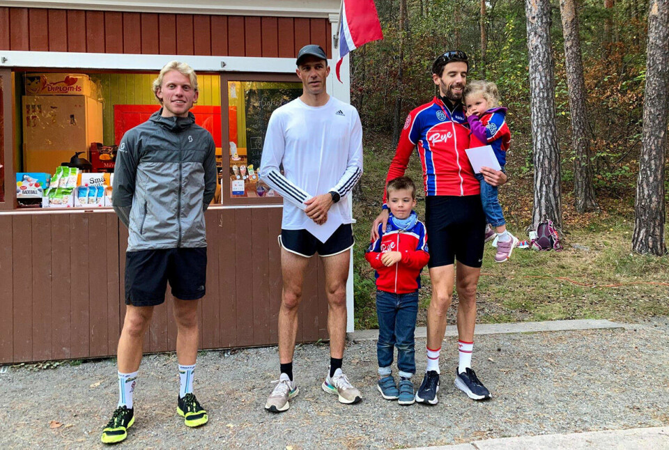 Det var kun fire sekunder som skilte de tre beste i herreklassen i Ryeløpet. Pål Asbjørn Kullerud (midten) vant på 17:34 foran Andreas Staune-Mittet (venstre) og Robin Mackenzie-Robinson (høyre). (Alle foto: arrangør SK Rye) Det var kun fire sekunder som skilte de tre beste i herreklassen i Ryeløpet. Pål Asbjørn Kullerud (midten) vant på 17:34 foran Andreas Staune-Mittet (venstre) og Robin Mackenzie-Robinson (høyre). (Alle foto: arrangør SK Rye)
