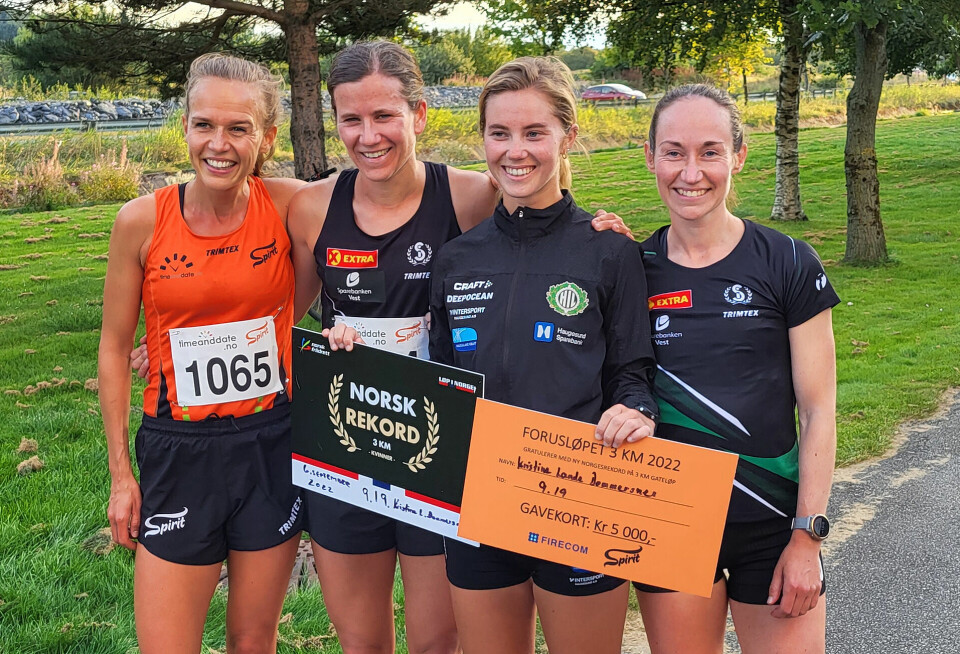 Rekordfeltet: fv. Kristin Vabø, Christina Toogood, Kristine Lande Dommersnes og Vienna Søyland Dahle jaktet 3 km-rekorden og tre av dem løp fortere enn gjeldende rekord. (Foto: arrangøren/Svein Magne Løvås) Rekordfeltet: fv. Kristin Vabø, Christina Toogood, Kristine Lande Dommersnes og Vienna Søyland Dahle jaktet 3 km-rekorden og tre av dem løp fortere enn gjeldende rekord. (Foto: arrangøren/Svein Magne Løvås)
