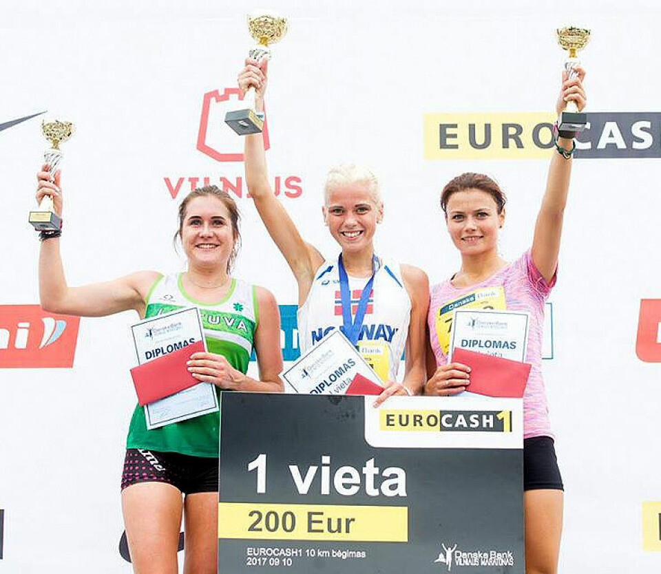 Julie Larsen vant 10 km i Vilnius Marathon søndag Pall_10_km_Julie_m_Larsen_640.jpg