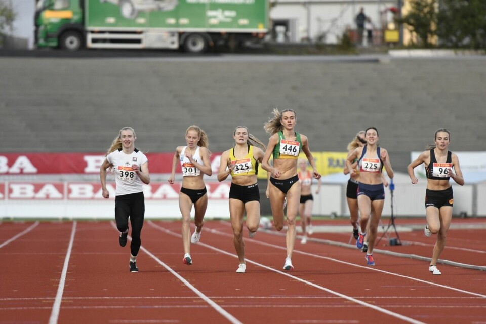 Amalie Manshaus Sæten vant 1500 meter foran Sigrid Jervell Våg NM-friidrett-2020-Bergen-KD-90112- Foto_Bjørn_Johannessen_JPG (1280x853).jpg