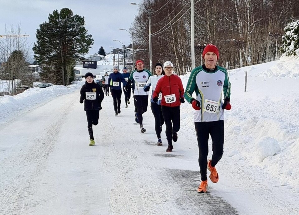 Vinterkarusellen i Ålesund hadde i dag snø og is som underlag. Heilt foran ser vi Fridtjof Fredriksen med startnummer 653. Foto: Sigbjørn Lerstad Vinterkarusellen i Ålesund hadde i dag snø og is som underlag. Heilt foran ser vi Fridtjof Fredriksen med startnummer 653. Foto: Sigbjørn Lerstad