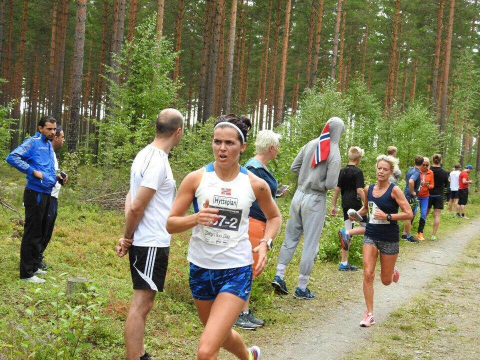 2850 fullførte alene eller sammen med andre i Ringeriksmaraton Rita_Nordsveen_terreng.jpg