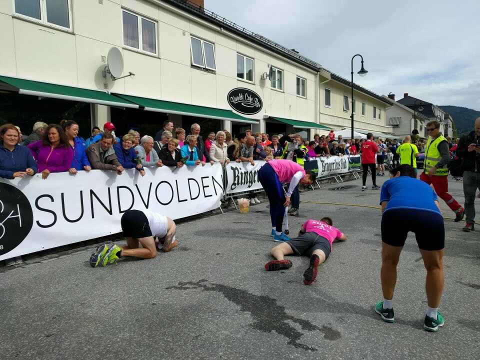 2850 fullførte alene eller sammen med andre i Ringeriksmaraton Sliten_i_Mål.jpg