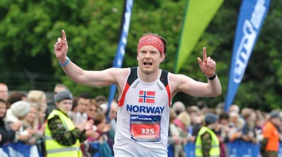 Vera Nystad og Oline Yksnøy i 100 etter Athen Marathon Odgaard_emf_2014
