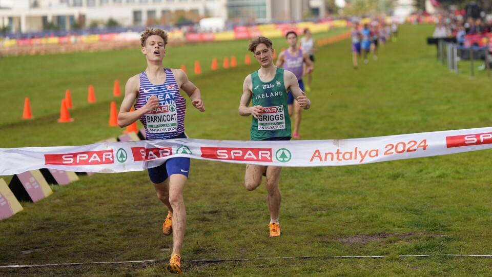 Will Barnicoat over mål som europamester for andre året på rad sekundet foran Nicholas Griggs. (Foto: Einar Børve) Will Barnicoat over mål som europamester for andre året på rad sekundet foran Nicholas Griggs. (Foto: Einar Børve)