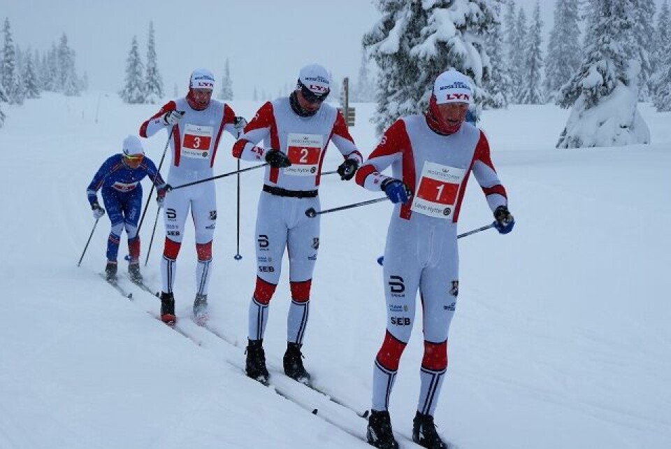 Lyn-trioen som var først i mål på Hafjell Skimarathon med nesten riktig startnummer: Joar Thele (1), Vegard Vinje (2) og Sondre Grønvold (3). Nr. 2 og 3 byttet plass på resultatlista. Lillehammer-løperen Henrik Gullikstad ulgte på 4. plass. (Foto: Stein Arne Negård) Lyn-trioen som var først i mål på Hafjell Skimarathon med nesten riktig startnummer: Joar Thele (1), Vegard Vinje (2) og Sondre Grønvold (3). Nr. 2 og 3 byttet plass på resultatlista. Lillehammer-løperen Henrik Gullikstad ulgte på 4. plass. (Foto: Stein Arne Negård)