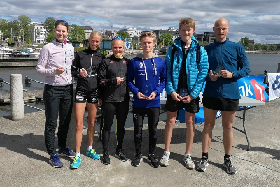 De tre beste i kvinne- og herreklassen på Skibladnerbrygga etter tidenes Hamarløp (fra venstre): Marte Sendstad, Marthe Katrine Myhre, Marthe Kristine Hafsahl Karset, Petter Johansen, Mikkel Blikstad Thomassen og Henrik Fleisje. De tre beste i kvinne- og herreklassen på Skibladnerbrygga etter tidenes Hamarløp (fra venstre): Marte Sendstad, Marthe Katrine Myhre, Marthe Kristine Hafsahl Karset, Petter Johansen, Mikkel Blikstad Thomassen og Henrik Fleisje.