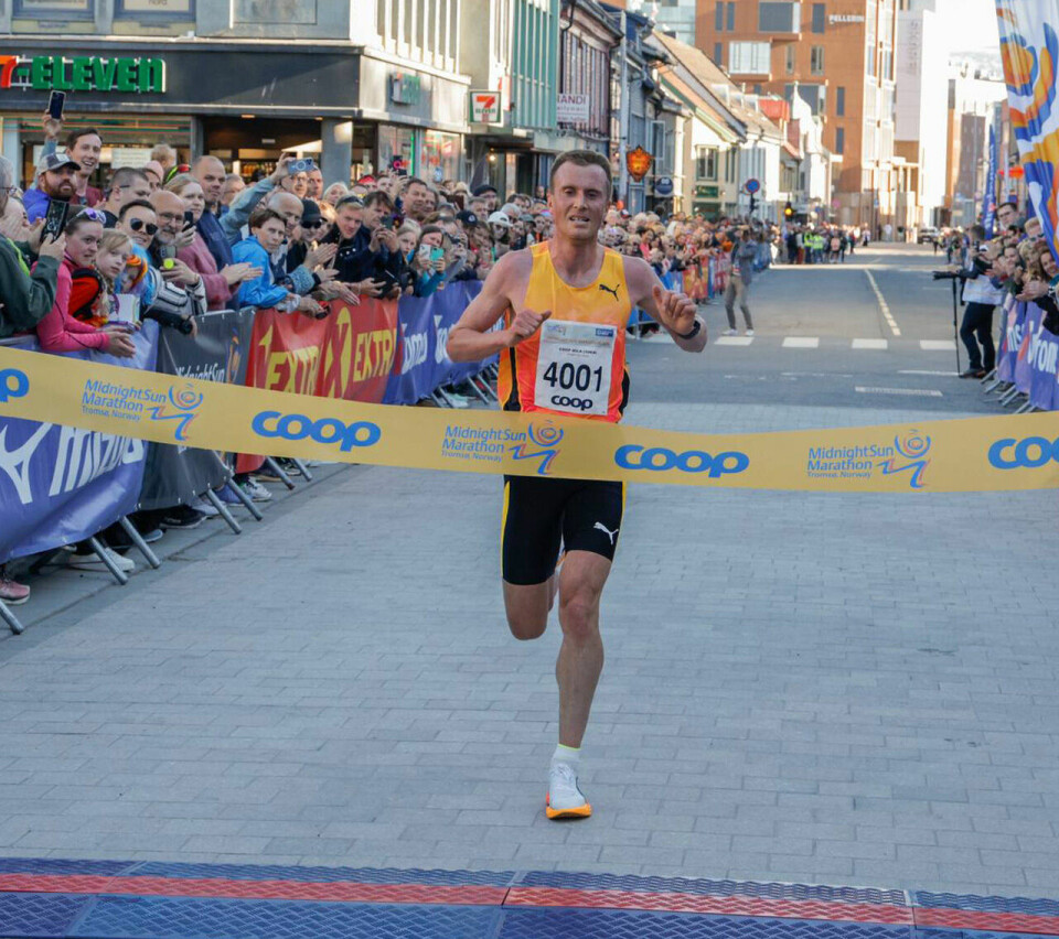 Løpsfest da Midnight Sun Marathon ble arrangert i Tromsø 10km-4001-vinner-menn.jpg