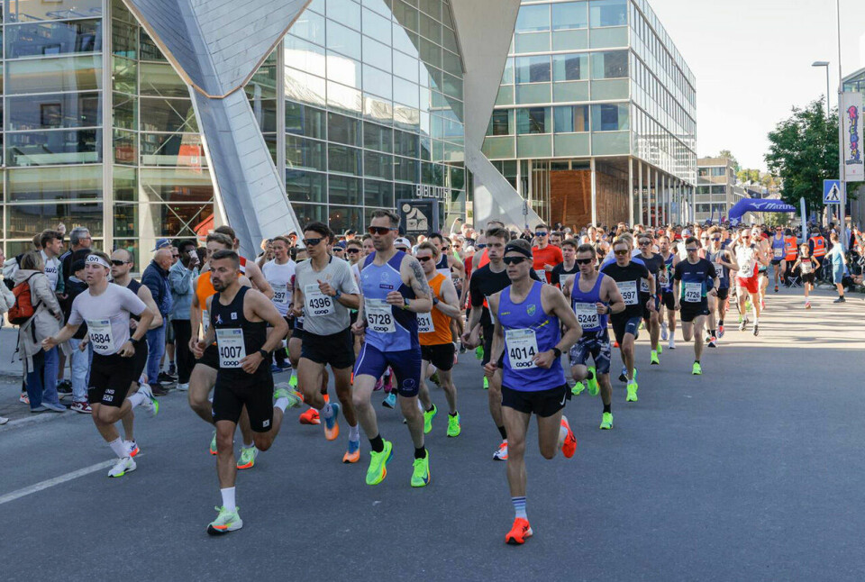 Løpsfest da Midnight Sun Marathon ble arrangert i Tromsø 10km-start-tet.jpg