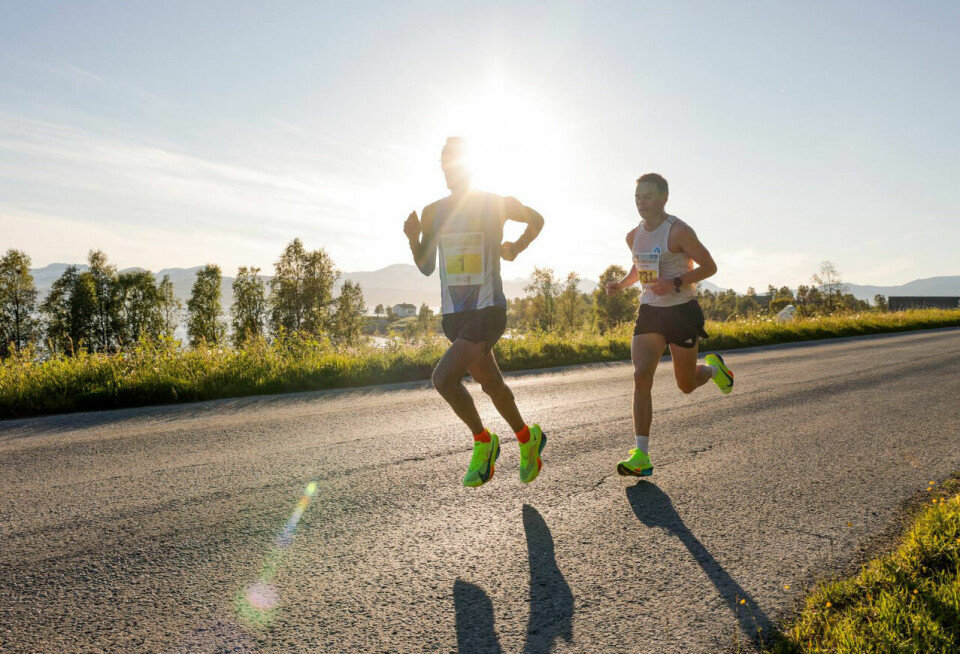 Løpsfest da Midnight Sun Marathon ble arrangert i Tromsø maraton-vinner-menn.jpg