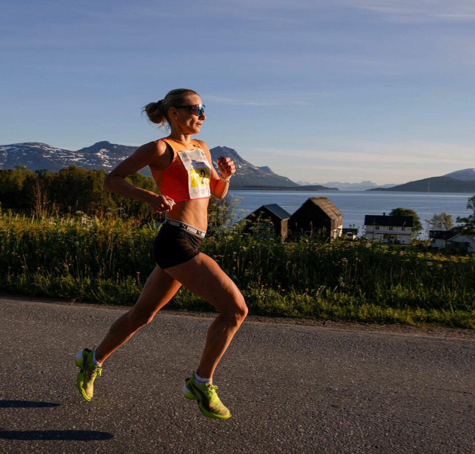 Løpsfest da Midnight Sun Marathon ble arrangert i Tromsø maraton-kvinner-vinner.jpg