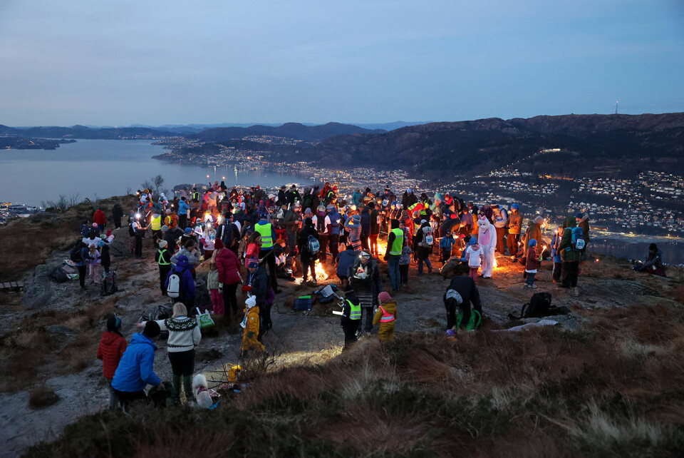 Mange barn fikk prøve seg på fjelltur i mørket 1U9A7151.jpg