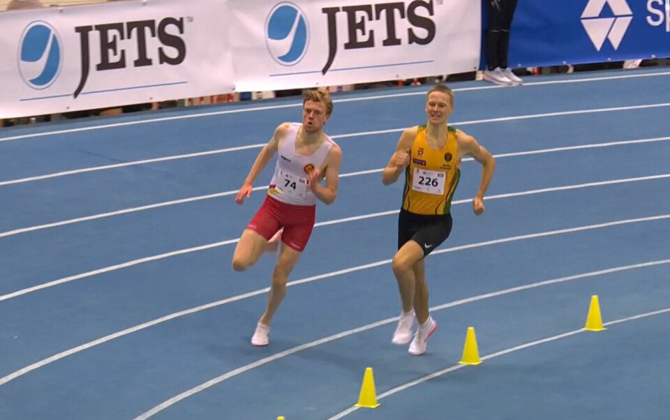 Sterk opphenting ga NM-gull på 1500 m til Mats Hauge Hauge og Sandvik i siste sving.png