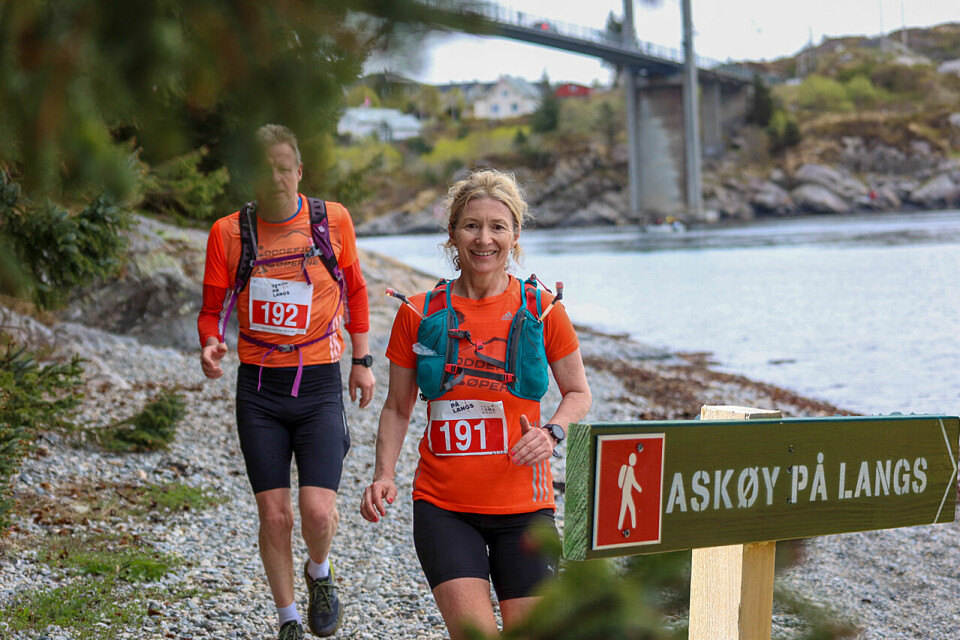 Siste del av løypen går over rullesteinstranden på Herdla. Ikke det letteste for slitne bein? (Foto: Arne Dag Myking) Siste del av løypen går over rullesteinstranden på Herdla. Ikke det letteste for slitne bein? (Foto: Arne Dag Myking)