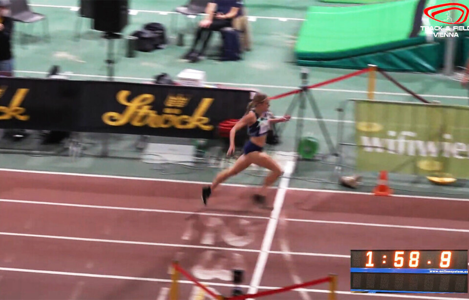 Keely Hodgkinson satte ny juniorverdensrekord på 800 m innendørs Keely_Hodgkinson_maal_foto_skjermdump_streaming.jpg