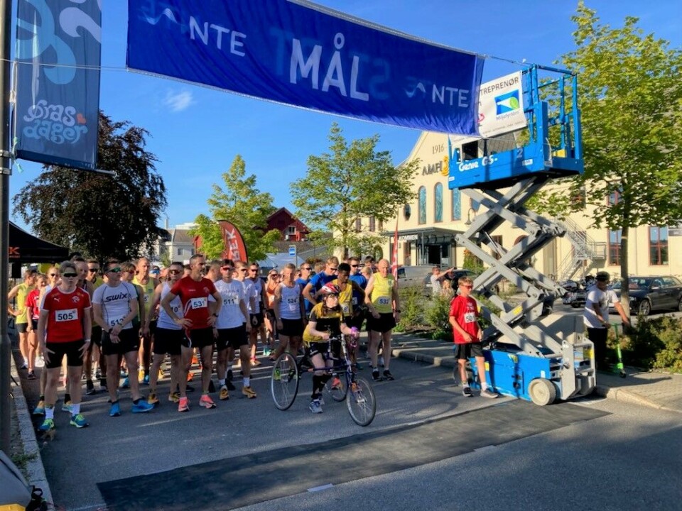 Løpsfest i solsteiken under Sprek Elveløpet i Verdal Klare til start.jpg
