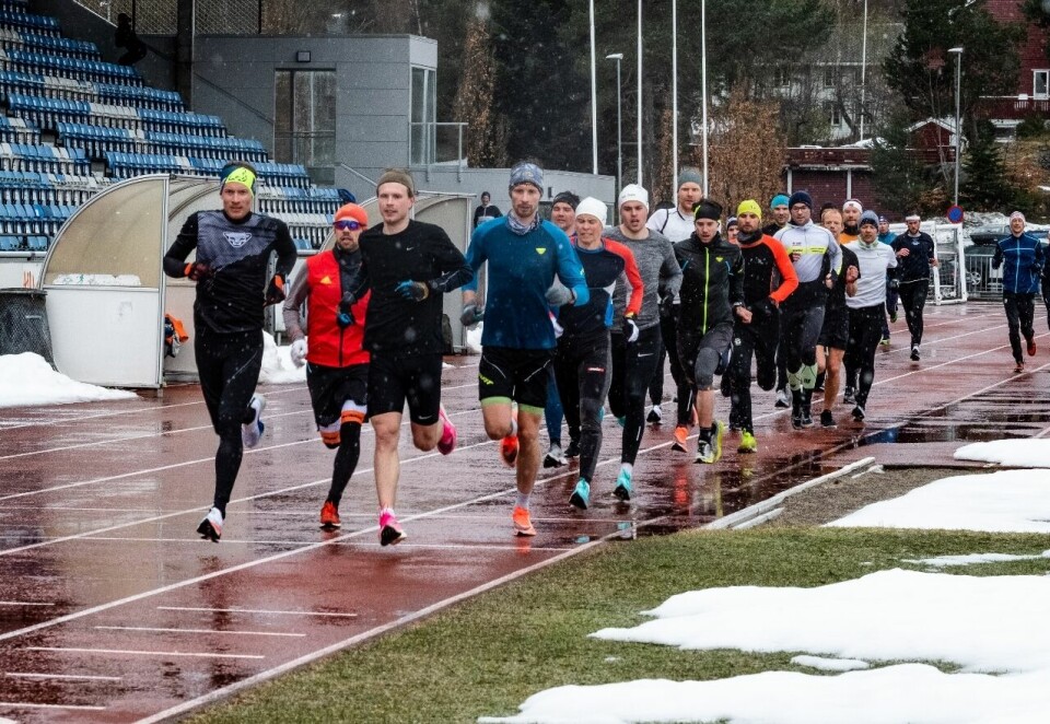 Johan Bugge klart raskest på 3000 meter testløp på Molde Idrettspark DSCF9404_Feltet_bak_Bugge (1280x881).jpg