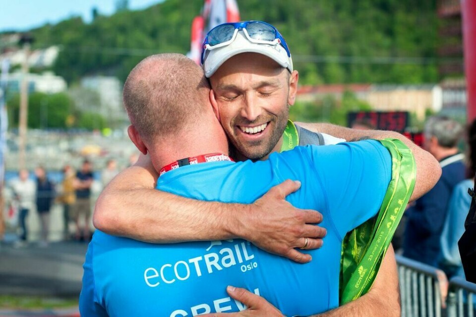 Så glad blir man når man har fullført 18, 30, 45 eller 80 kilometer i Ecotrail Oslo (arrangørfoto). Så glad blir man når man har fullført 18, 30, 45 eller 80 kilometer i Ecotrail Oslo (arrangørfoto).