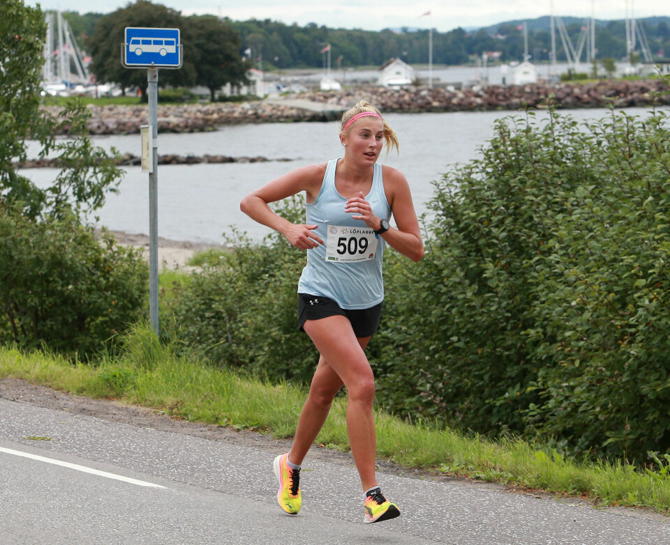 Mange løp Kystleden Halvmaraton da svensk jente satte løyperekord Aasgaardstrand_havn_Kristine_Axelsson_nr1_kvinner_AZ3T5720.jpg