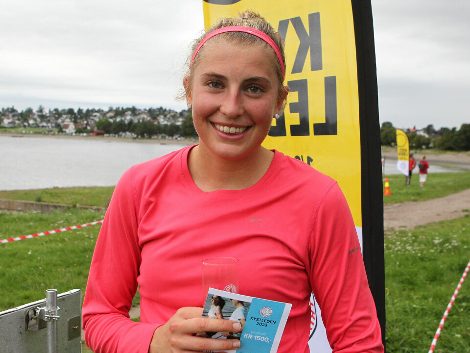 Mange løp Kystleden Halvmaraton da svensk jente satte løyperekord Kristina_Axelsson_oppstilt_i_maal_A20G6487.jpg