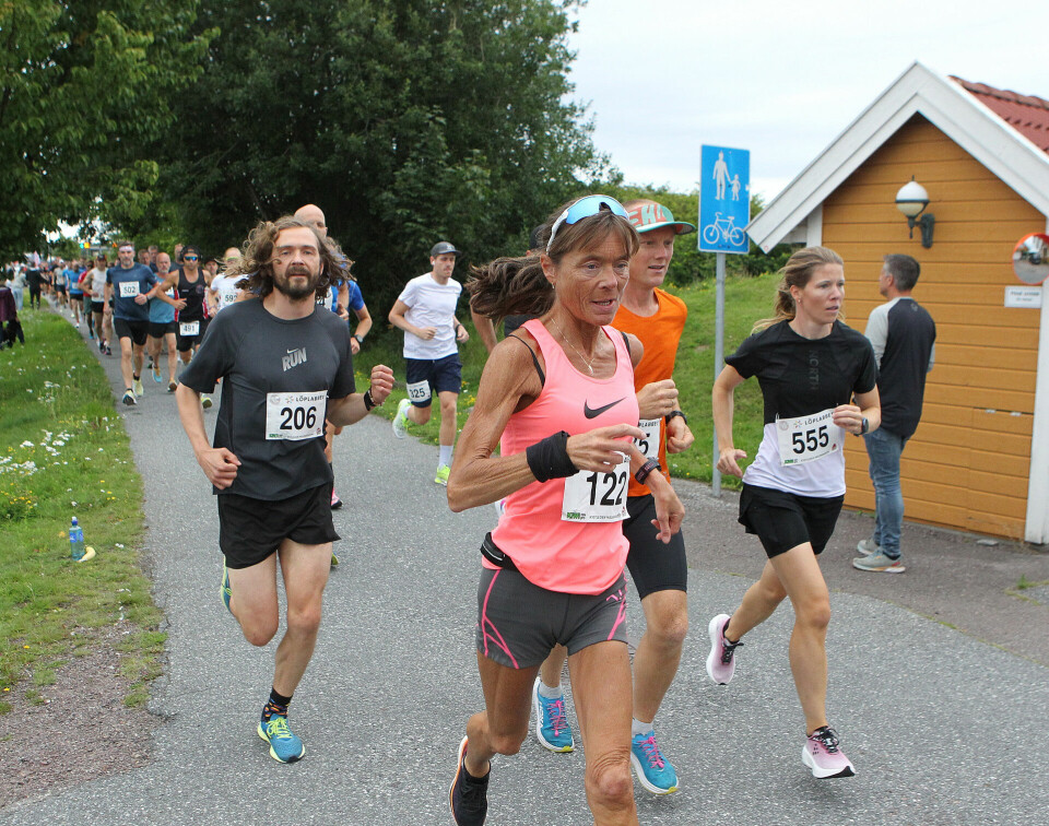 Mange løp Kystleden Halvmaraton da svensk jente satte løyperekord Start_gode_damer_122_Liv_Janne_Oevrebust_555_Kariene_Heum_A20G6340.jpg