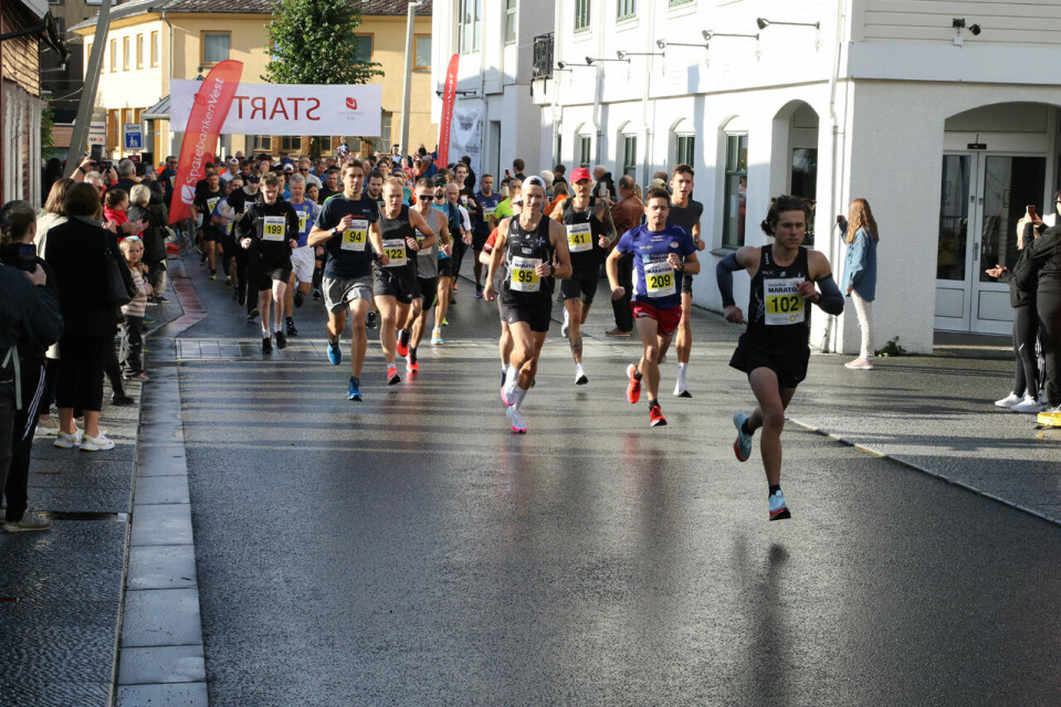 Publikum tilbake da Johan Løve Gjersvik vant Sunnhordland Maraton 1P1A0010.jpg