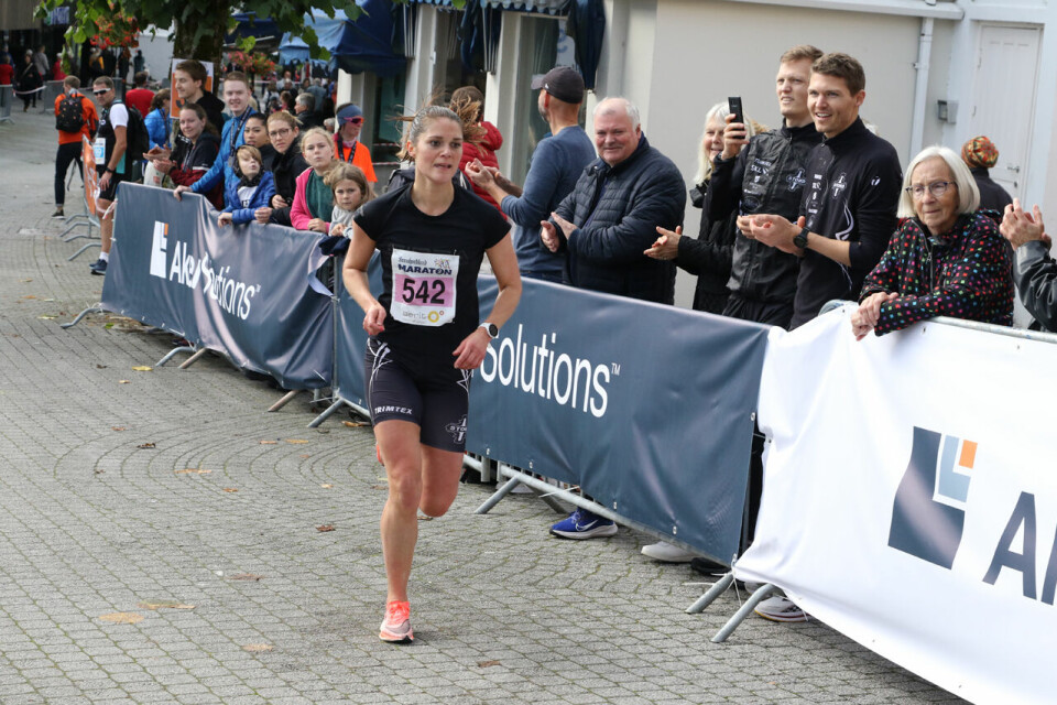 Publikum tilbake da Johan Løve Gjersvik vant Sunnhordland Maraton 1P1A0359.jpg