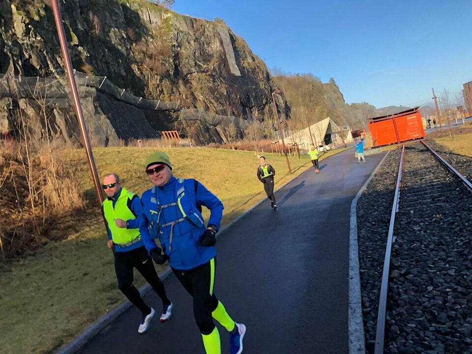 Glimrende forhold da 71 stilte på Holmestrand Cannonball Ultra Rune Norhall (til venstre) og Roy Haraldsen.jpg