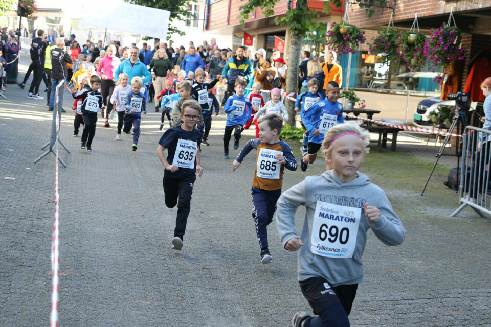 Publikum tilbake da Johan Løve Gjersvik vant Sunnhordland Maraton 1P1A9987.jpg