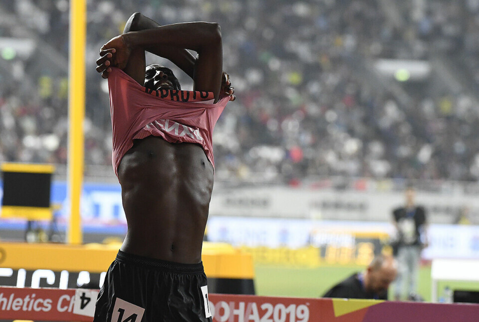 Nytt VM-gull til Conseslus Kipruto - med minst mulig margin hinder-kipruto-feirer_50D0402.jpg