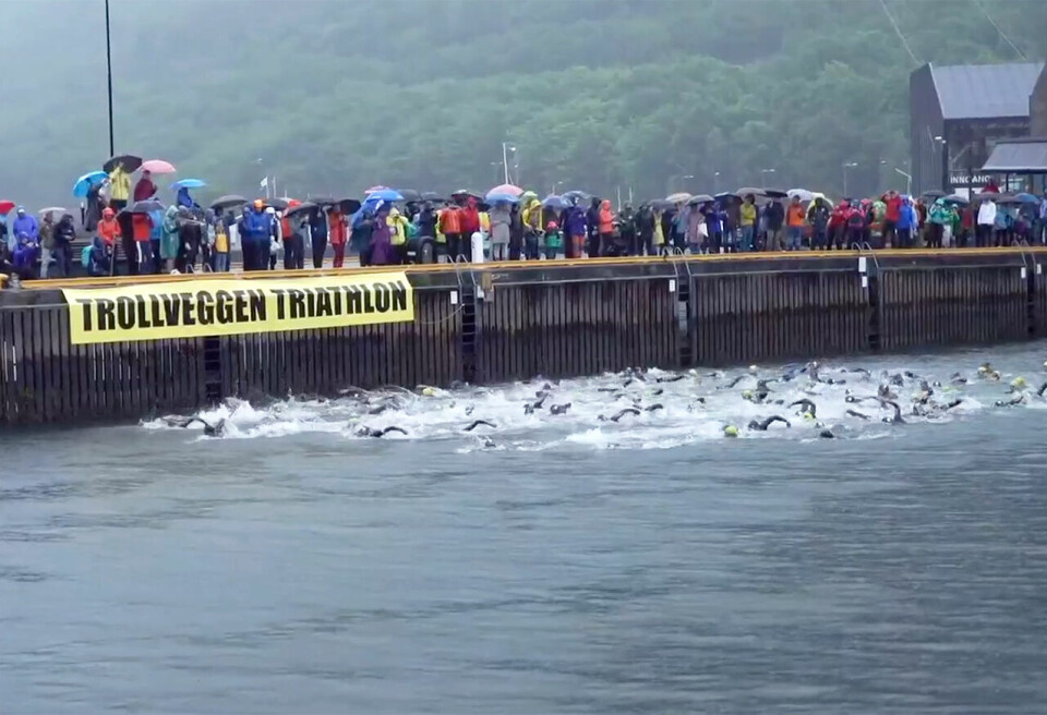 Trollveggen Triathlon 2022 er i gang. (Foto: Skjermdump LIVE-stream) Trollveggen Triathlon 2022 er i gang. (Foto: Skjermdump LIVE-stream)