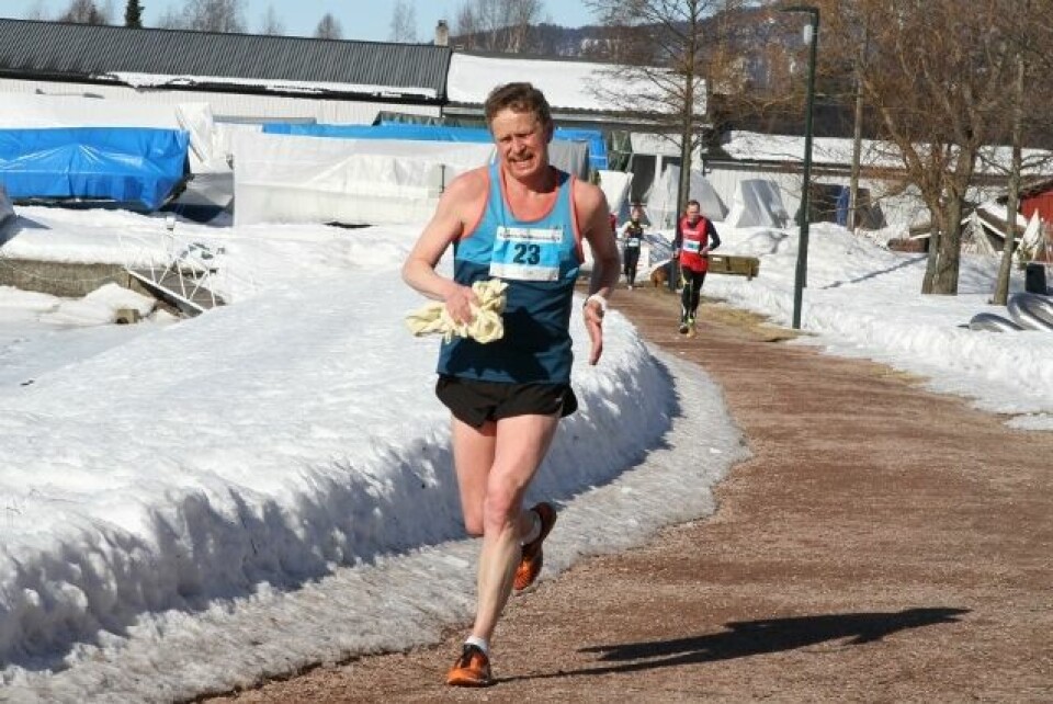 Sterke vinnertider av Mørk og Fossen Nilsen i Påskemaraton IMG_0124_Odd_G_TVeit_kastet_trøya (640x427).jpg