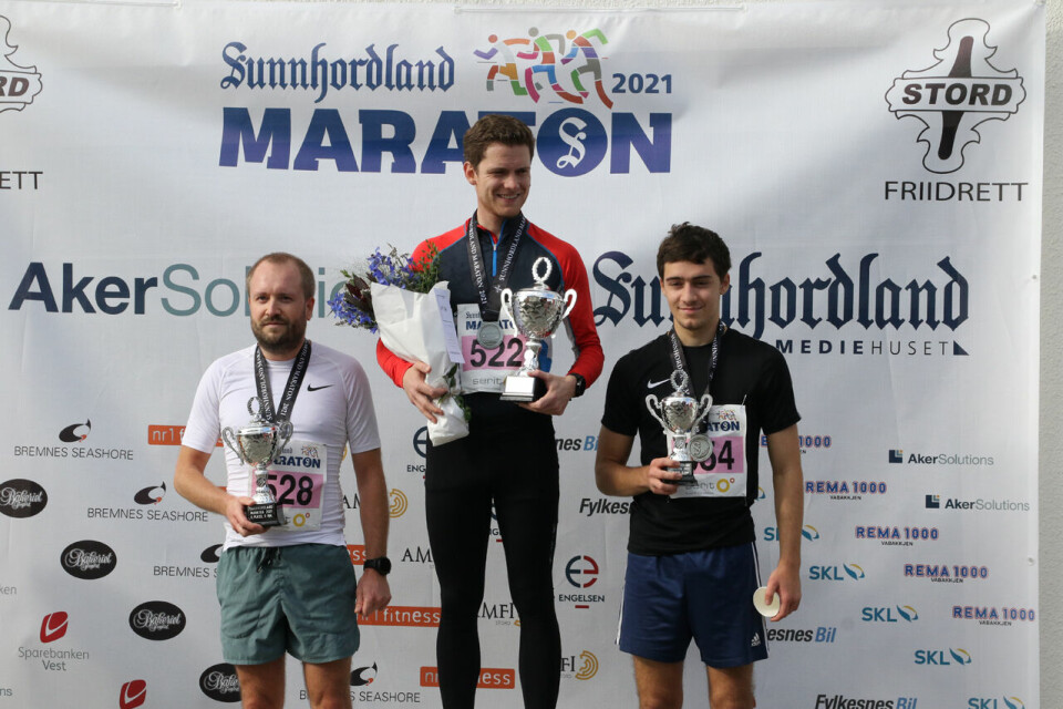 Publikum tilbake da Johan Løve Gjersvik vant Sunnhordland Maraton 1P1A0375.jpg