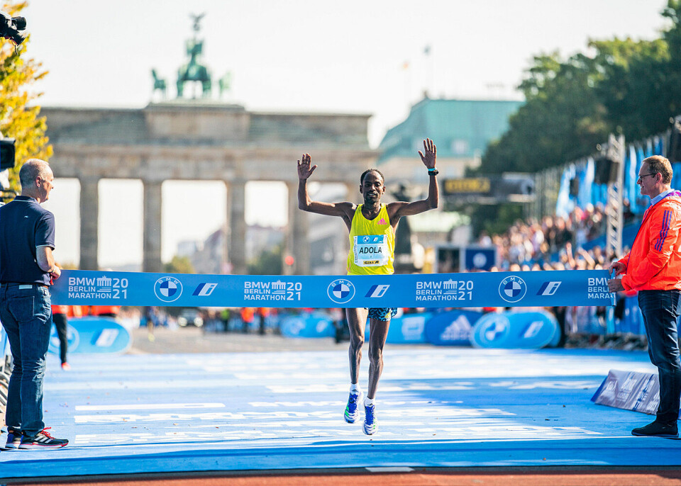 Debutanten Gotytom Gebreslase overrasket med å vinne Berlin Marathon 2021 vinner2SW_Sieger_M_foto_SCC EVENTS_Sebastian Wells_10926we24_foto_Berling_Marathon_1400.jpg