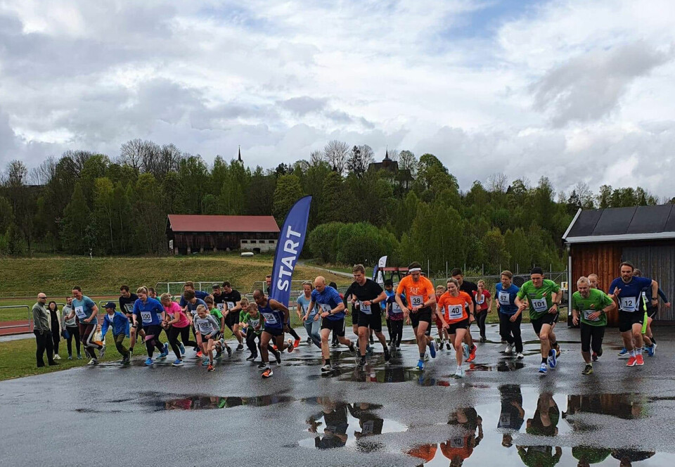 Starten går for årets 2. løp i Sport1-karusellen. 5 kilometers gateløp. (Foto: Rune Romnes) Starten går for årets 2. løp i Sport1-karusellen. 5 kilometers gateløp. (Foto: Rune Romnes)