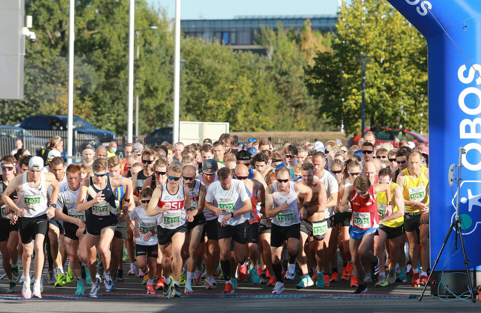 Indian summer for 1238 deltakere i Fornebuløpet 5km_start_AZ3T5408.jpg