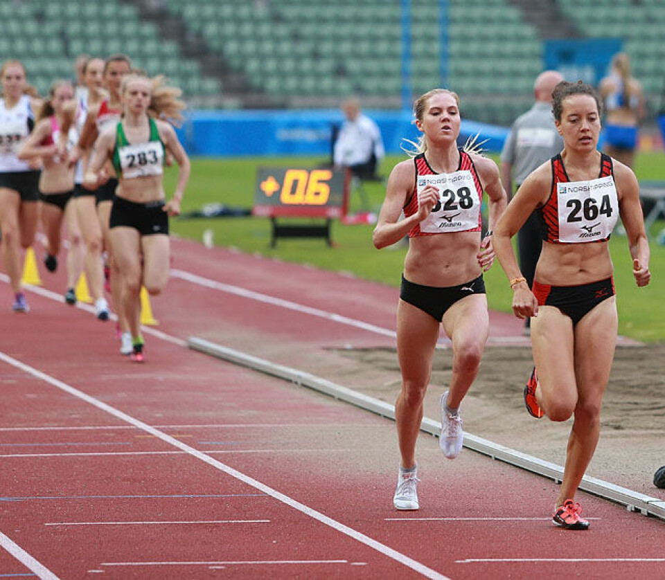 Mange gode tider på Bislett under Norwegian Grand Prix 1500m_damer_to_direkte_i_tet_AZ3T4010.jpg