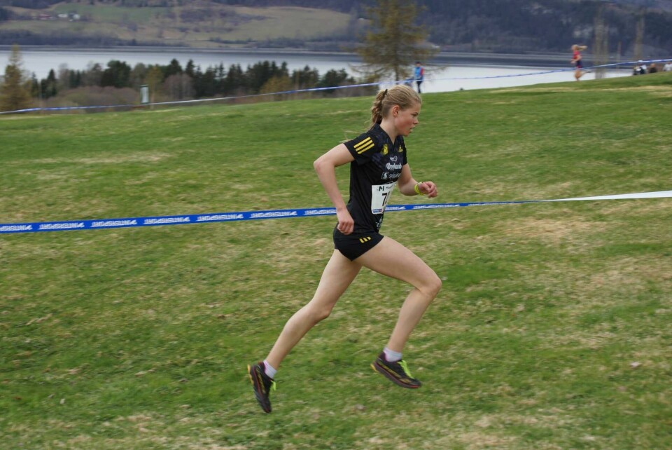 Malin Holesveen fikk brukt steget sitt på Mjøsen Golf 1. mai. (Foto: Moelven IL Friidrett) Malin Holesveen fikk brukt steget sitt på Mjøsen Golf 1. mai. (Foto: Moelven IL Friidrett)