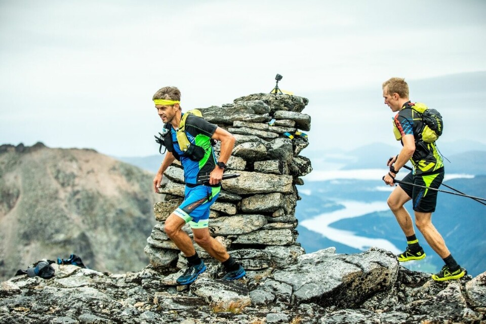 Deltagerne får noen flotte luftige opplevelser i Kårvatn Skyrun, her fra fjorårets løp. (Foto: Haakon Lundkvist Deltagerne får noen flotte luftige opplevelser i Kårvatn Skyrun, her fra fjorårets løp. (Foto: Haakon Lundkvist