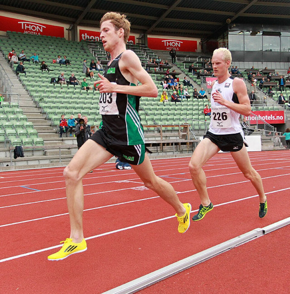 Mange gode tider på Bislett under Norwegian Grand Prix 5000m_Anton_Danielsson_Hans_Kristian_Floeystad_vidvinkel_A20G1724.jpg
