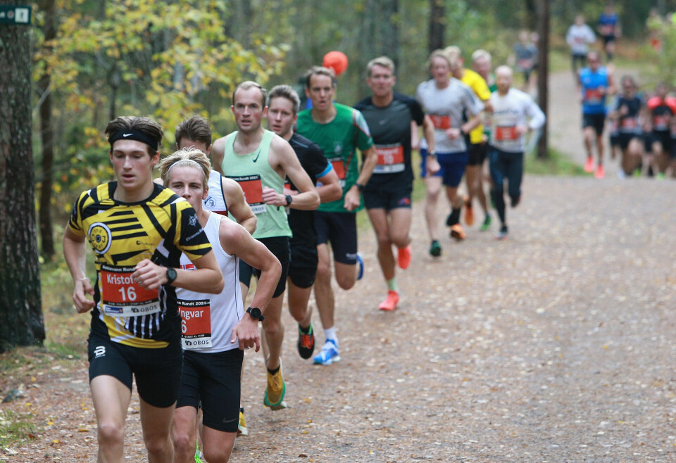 Sjette seier på rad for Anders Gløersen i Nøklevann Rundt 10km_etter1km_lang_rekke_bak_tetens_harde_aapning_16_Kridtofferr_Mogen_Per_Ingvar_Tollehaug_AZ3T0553.jpg