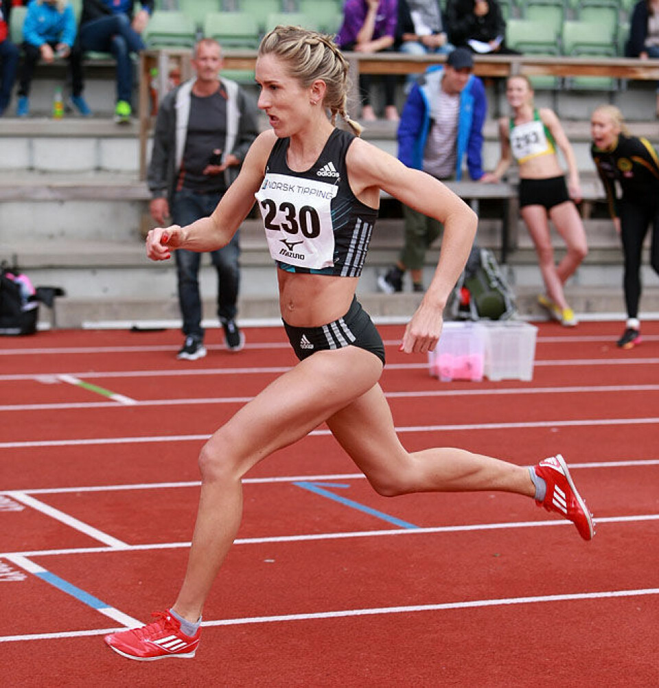 Mange gode tider på Bislett under Norwegian Grand Prix 800m_Karoline_Bjerkeli_Groevdal_med_roede_sko_og_negler_AZ3T3764.jpg