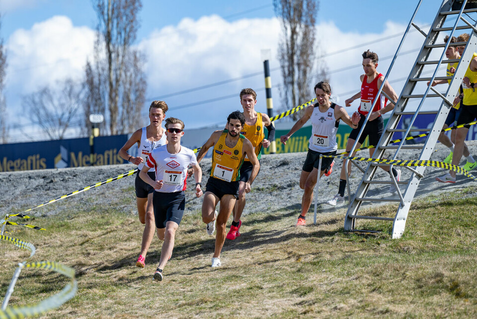 Theodor Berre Jacobsen (17) leder an, men herrene rett bak - Mikkel Blikstad Thomassen (10) og Jacob Boutera (1) ble løpets to beste. (Foto: Samuel Hafsahl) Theodor Berre Jacobsen (17) leder an, men herrene rett bak - Mikkel Blikstad Thomassen (10) og Jacob Boutera (1) ble løpets to beste. (Foto: Samuel Hafsahl)