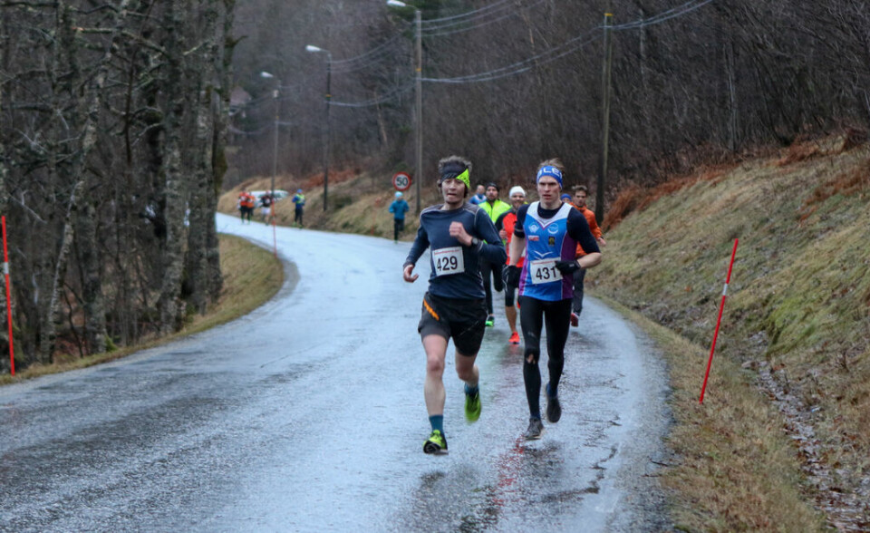 Beste tidene kom på 10 km i Ålesund vinterkarusell 03_10km_tet_etter2_5_km.jpg