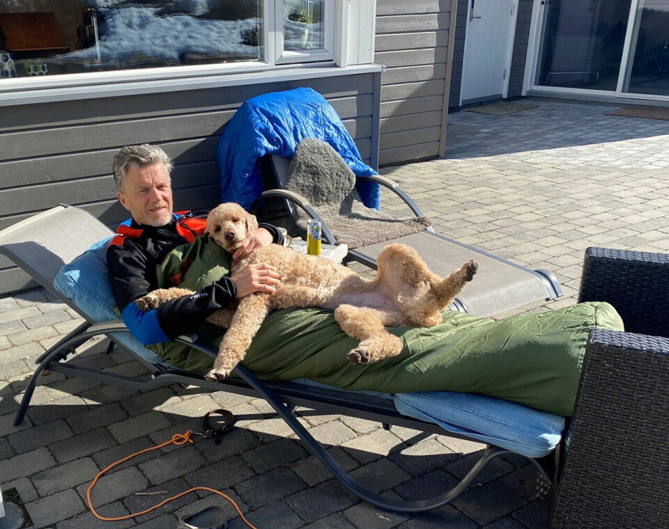 «Når hele himmelen faller ned» Verandaliv-med-hund-2.jpg