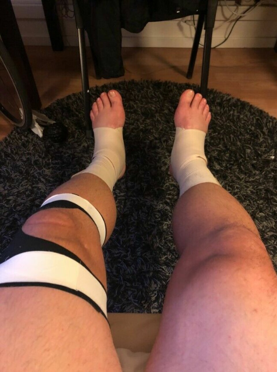 Rekordrask, men tøff sjølhjulpen tur Norge på langs av Ondrej Jarusek Ondrej-Jarusek-hovne-kne.jpg