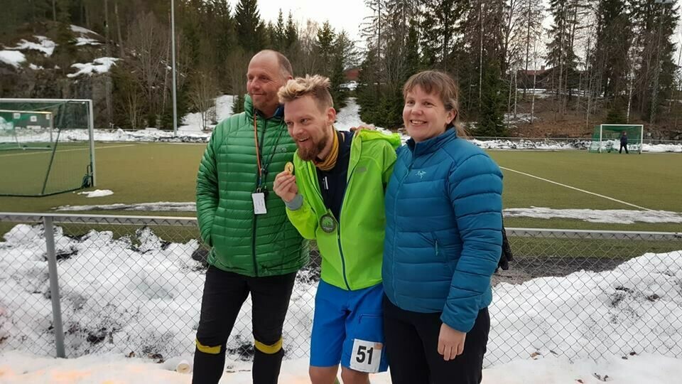 Alt annet enn bakgården i Østmarka da vinneren løp 221 km Vinneren_og_Arrangoerene.jpg