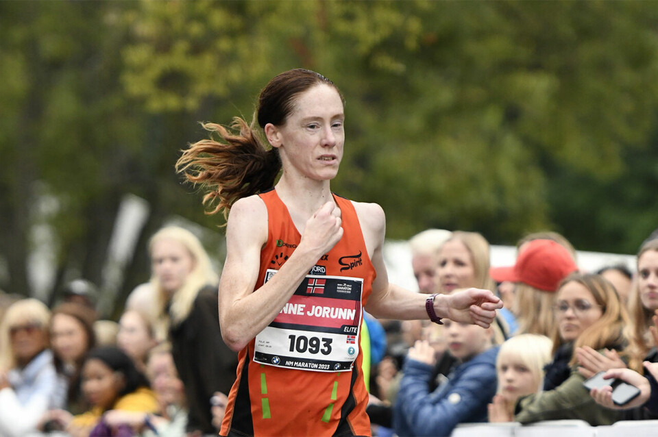 Anne Jorunn Hodne løp inn til sølv i veteran-EM og norsk årsbeste på maraton i Polen. Her ser vi henne under Oslo Maraton i fjor. (Foto: Bjørn Johannessen) Anne Jorunn Hodne