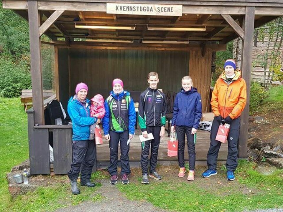 Fra venstre: Sofie Johansson (nr 2 av damene på 10 km), Emilie Westlie Andersen (beste dame på 10 km), Markus Løken (beste herre på 10 km), Karen Bakstad Dammen (beste dame på 5 km) og Marius Øie (beste herre på 5 km). (Footo: Irene Brubakken) Fra venstre: Sofie Johansson (nr 2 av damene på 10 km), Emilie Westlie Andersen (beste dame på 10 km), Markus Løken (beste herre på 10 km), Karen Bakstad Dammen (beste dame på 5 km) og Marius Øie (beste herre på 5 km). (Footo: Irene Brubakken)