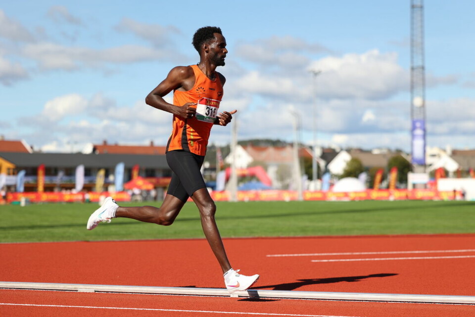 Zerei Kbrom Mezngi med 1.00.07 i København 10000m-Zerei-Kbrom-Mezngi-solo.jpg